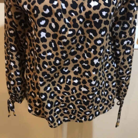 Michael Michael Kors Animal Print Pullon Ruffle Neckline Tie sleeves Top-Size P - Picture 6 of 8